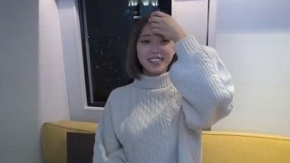 新人極細クビレにぷっくり美乳 地味な自分を変えたくて勇気を出してAVデビューキミはキレイだぁ的